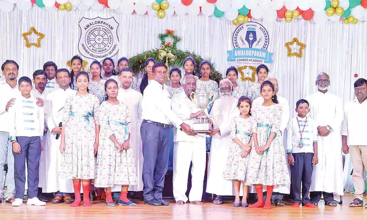 பள்ளிகளுக்கிடையேயான கிறிஸ்துமஸ் பாட்டுப்போட்டி பள்ளிகளுக்கிடையேயான கிறிஸ்துமஸ் பாட்டுப்போட்டி