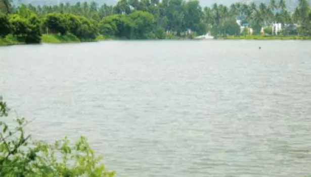 சேலம் மாவட்டத்தில் 55 ஏரிகள் முழுமையாக நிரம்பின சேலம் மாவட்டத்தில் 55 ஏரிகள் முழுமையாக நிரம்பின