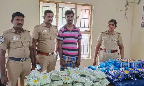 போடியில் வீட்டில் பதுக்கிய குட்கா, புகையிலை பறிமுதல்