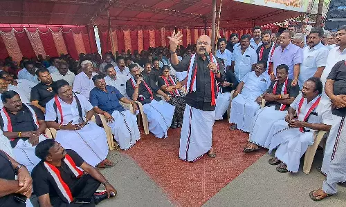 சொத்து வரி, மின் கட்டண உயர்வை கண்டித்து அ.தி.மு.க.வினர் உண்ணாவிரத போராட்டம்