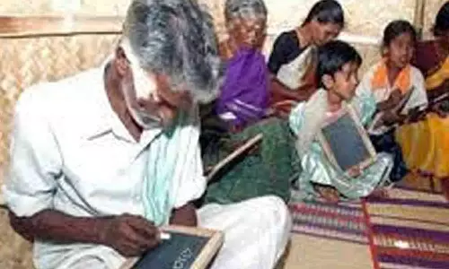 எழுத்தறிவு திட்ட தன்னார்வலர்களுக்கு பயிற்சி