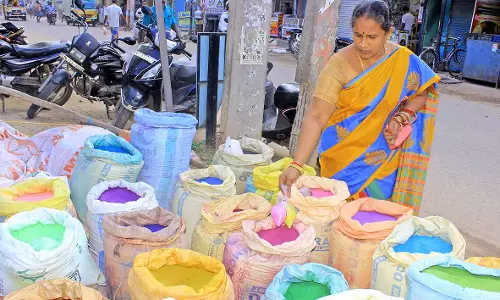 நாளை மார்கழி மாத பிறப்பு நெல்லையில் கோலப்பொடிகள் விற்பனை மும்முரம்