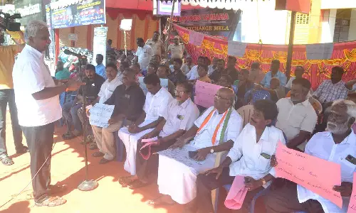 அனைத்து கட்சியினர் உண்ணாவிரதம்