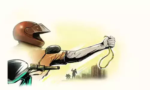 கல்லூரி மாணவனிடம் செயின் வழிப்பறி