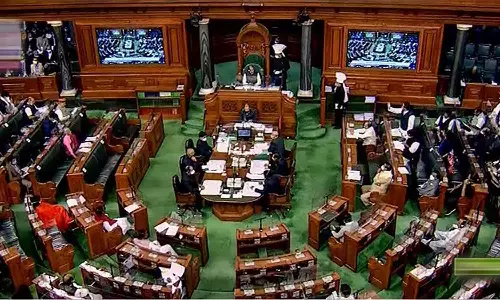 பழங்குடியினர் பட்டியலில் நரிக்குறவர், குருவிக்காரர் சேர்ப்பு- மக்களவையில் மசோதா நிறைவேற்றம்