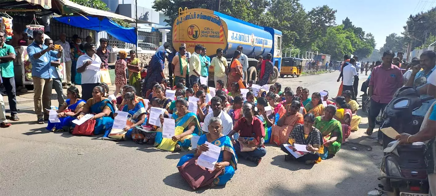 நேர்காணல் ரத்து செய்யப்பட்டதால் தேர்வாளர்கள் திடீர் மறியல்