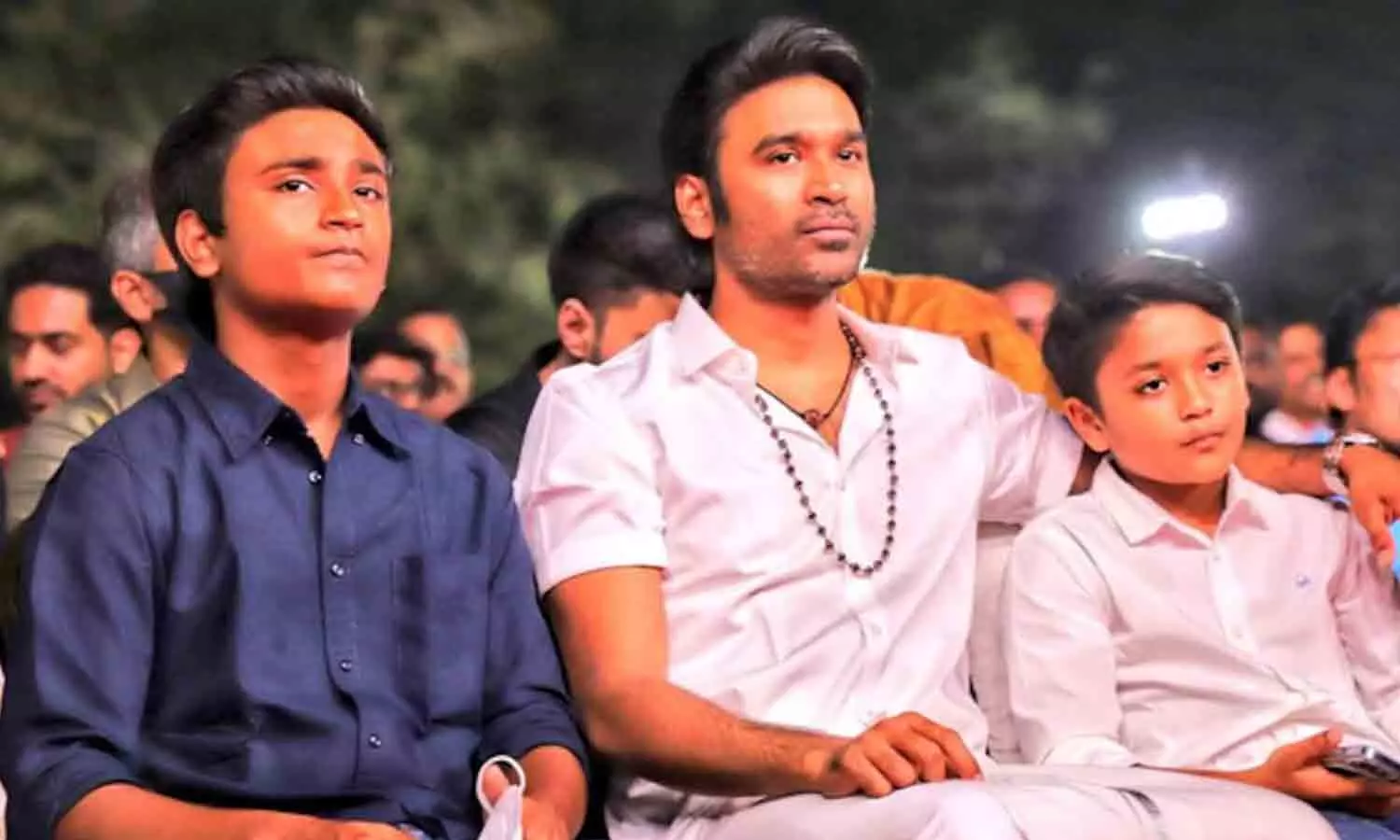 மகன்களுடன் அவதார் படம் பார்த்த தனுஷ் | Tamil cinema actor dhanush watched  avatar-2 with sons
