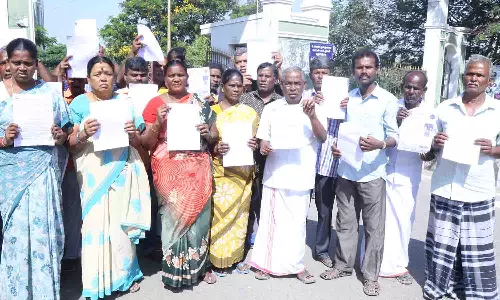 திருப்பூர் பழைய பேருந்து நிலையத்தில் வியாபாரம் செய்ய அனுமதி கேட்டு கலெக்டரிடம் மனு