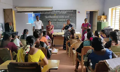 பரமத்தி வட்டார வள மையத்தில் தன்னார்வலர்களுக்கு அடிப்படை எண்ணறிவு பயிற்சி