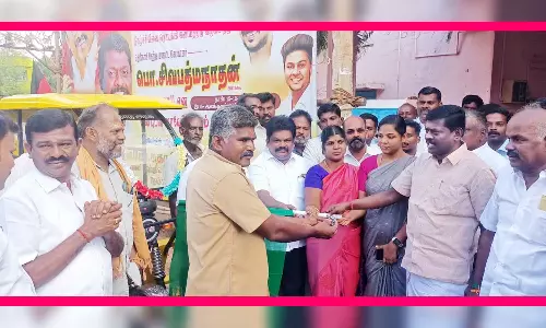 ரூ.36 லட்சத்தில் ஆலங்குளம் பேரூராட்சிக்கு18 பேட்டரி வாகனங்கள்