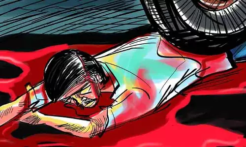 திருநாவலூர் அருகே விபத்து மனைவி கண்முன்பு கணவன் பலி