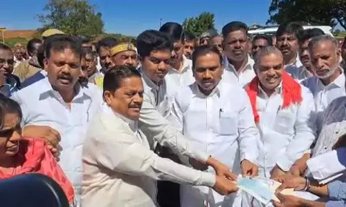 காட்டாற்று வெள்ளத்தில் சிக்கி உயிரிழந்த 4 பெண்களின் குடும்பத்துக்கு  ரூ.4 லட்சம் நிதி