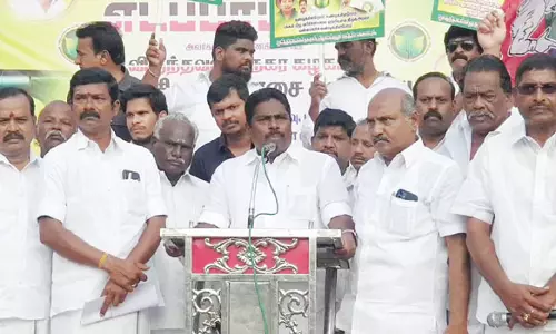 சொத்து வரி, மின் கட்டண உயர்வை கண்டித்து பூந்தமல்லியில் அ.தி.மு.க.வினர் ஆர்ப்பாட்டம்