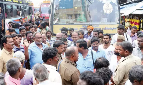 அரசு-தனியார் பஸ் டிரைவர்களுக்கு இடையே தகராறு