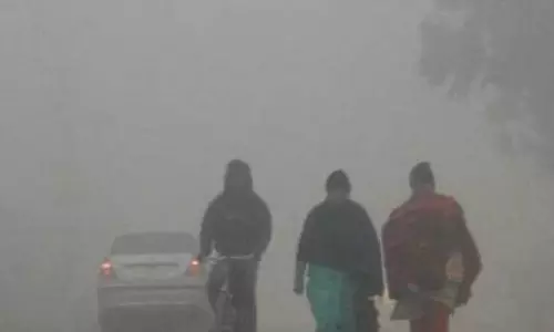 கடுங்குளிரில் தவித்த பொதுமக்கள்