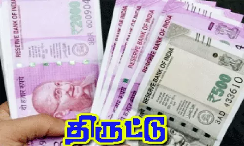 சேலத்தில் வெவ்வேறு இடங்களில் கார் கண்ணாடியை உடைத்து பணம் திருட்டு