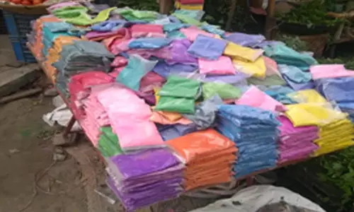 பொங்கல் பண்டிகையையொட்டி சேலத்தில் கலர் கோலப்பொடிகள் விற்பனை மும்முரம்