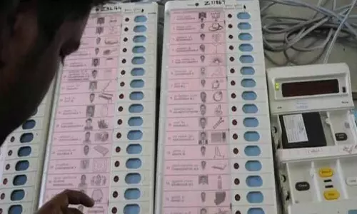 வாக்குப்பதிவு எந்திரங்களை கலெக்டர் ஆய்வு