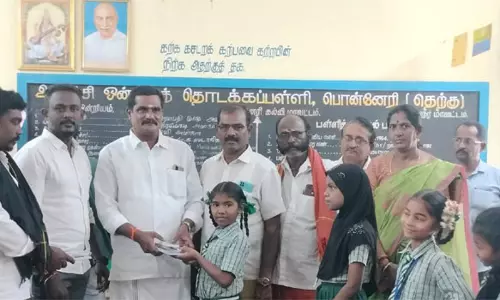 பொன்னேரியில் அம்மா மக்கள் முன்னேற்ற கழகம் சார்பில் டிடிவி தினகரன் பிறந்தநாள் விழா