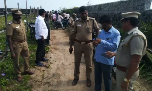 மாமல்லபுரம் அருகே அரசுக்கு சொந்தமான 40 சென்ட் ஆக்கிரமிப்பு நிலம் போலீஸ் பாதுகாப்புடன் மீட்பு