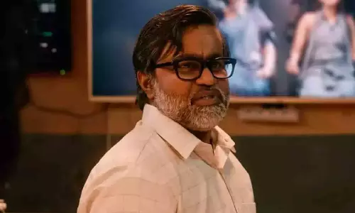 யாரையாவது எதிர்பார்த்து விழுந்து கிடந்தால், முழுக்க விழுந்து கிடக்க வேண்டியதுதான் - செல்வராகவன் பதிவு