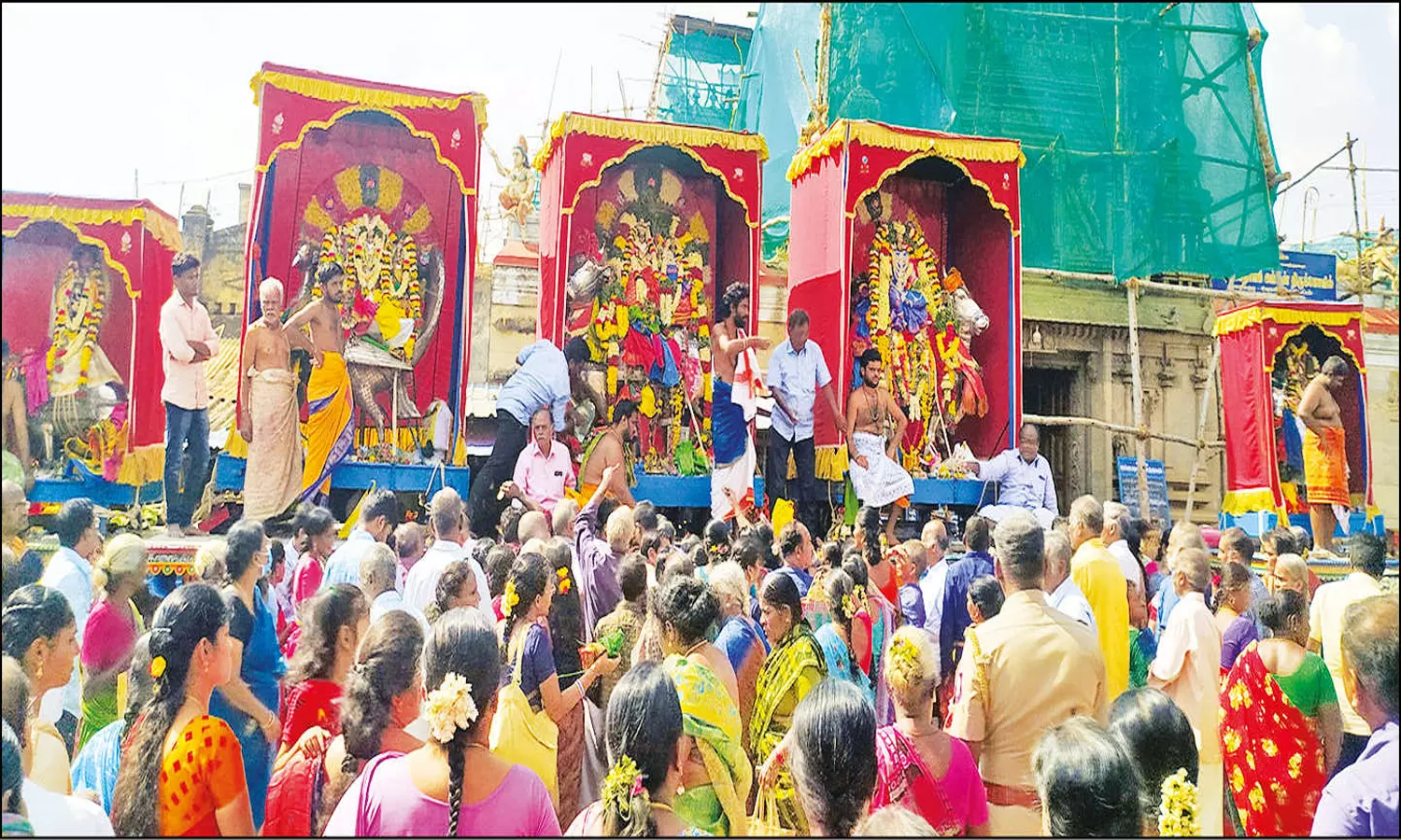 ஜீவராசிகளுக்கு படியளக்கும் நிகழ்ச்சி: காரைக்குடியில் பஞ்சமூர்த்திகள் வீதி உலா