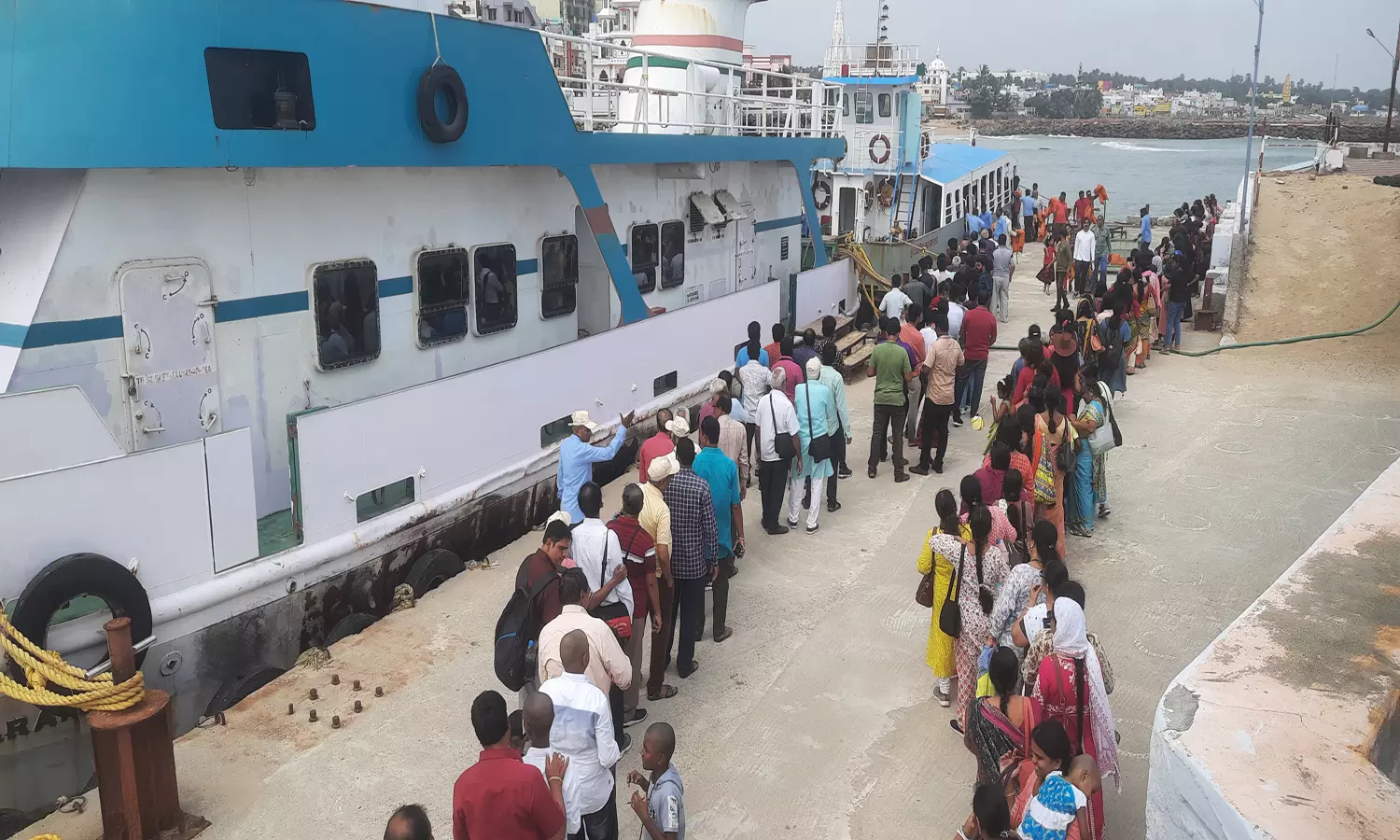 விவேகானந்தர் மண்டபத்தை ஒரு மாதத்தில் 2 லட்சத்து 10 ஆயிரம் பேர் பார்த்தனர்