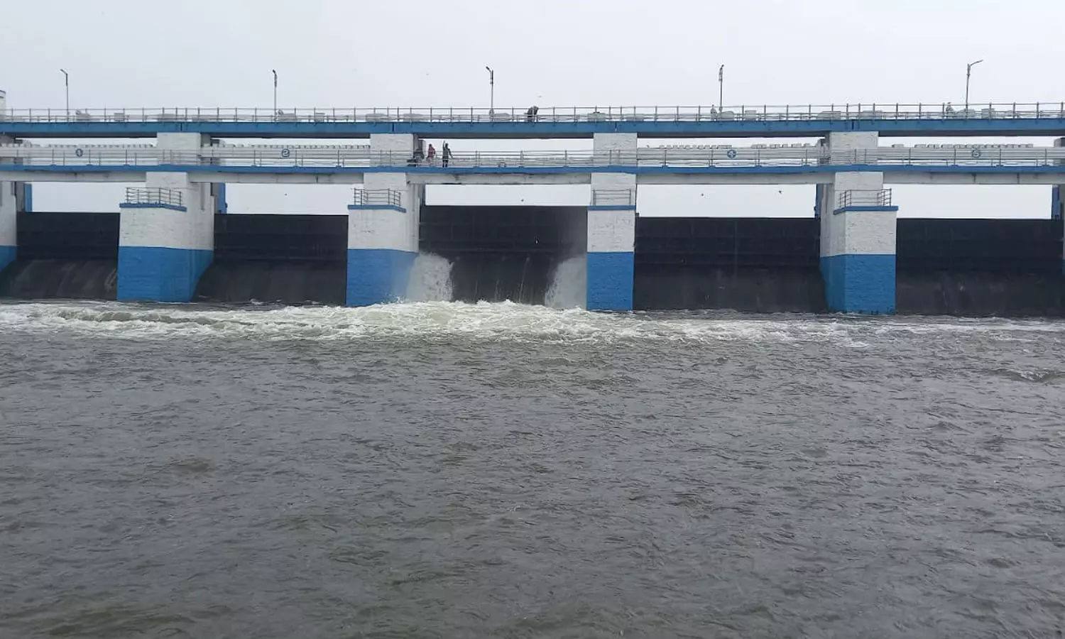 செம்பரம்பாக்கம் ஏரி 87 சதவீதம் நிரம்பியது- சென்னை குடிநீர் ஏரிகளில் 10 டி.எம்.சி. தண்ணீர் செம்பரம்பாக்கம் ஏரி 87 சதவீதம் நிரம்பியது- சென்னை குடிநீர் ஏரிகளில் 10 டி.எம்.சி. தண்ணீர்