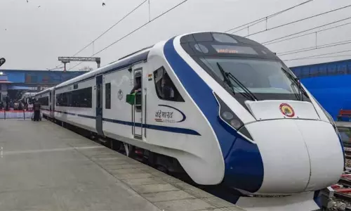 வந்தே பாரத் ரெயிலுக்கு அமோக வரவேற்பு: ஒரே மாதத்தில் டிக்கெட் கட்டணம் ரூ.9.21 கோடி வசூல்