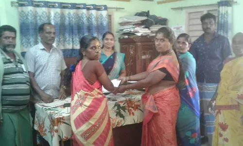 கொடைரோடு அருகே ஆக்கிரமிப்புகளை அகற்றக்கோரி பொதுமக்கள் புகார் மனு