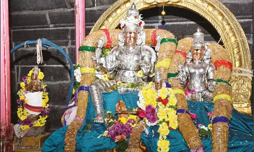 அருணாசலேஸ்வரர் கோவிலில் சிறப்பு பூஜை: ஏராளமான பக்தர்கள் சாமி தரிசனம்