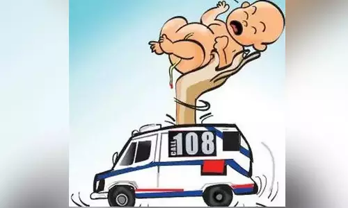 ஓடும்  ஆம்புலன்சில்  கா்ப்பிணிக்கு குழந்தை பிறந்தது