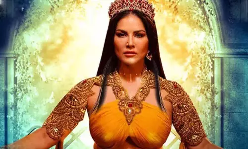 கோவை சரளாவுடன் மோதும் சன்னி லியோன்.. வெளியான அறிவிப்பு..