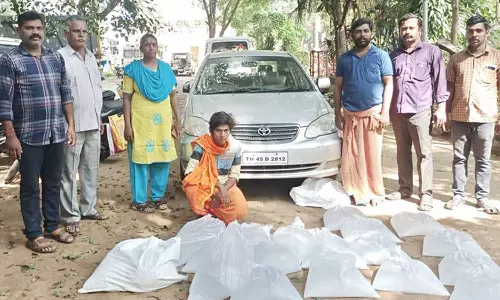 சாராயம் கடத்திய வாலிபர் கைது