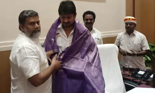கடையநல்லூரில் நவீன உடற்பயிற்சி கூடங்கள் அமைக்க வேண்டும்- அமைச்சர் உதயநிதி ஸ்டாலினிடம் நகராட்சி தலைவர் கோரிக்கை