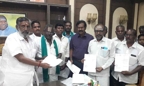 இயற்கை விவசாயிகளுக்கு மத்திய அரசு தர சான்றிதழ்-  தேனீ.ஜெயக்குமார் வழங்கினார்