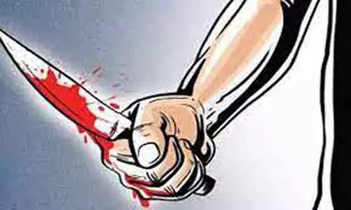 பிறந்த நாள் பலூன் விழுந்த தகராறில் வாலிபருக்கு கத்தி வெட்டு