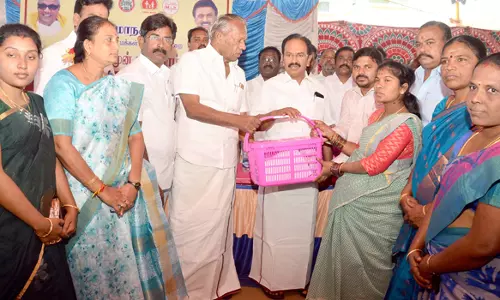 வருமுன் காப்போம் திட்ட சிறப்பு மருத்துவ முகாம்