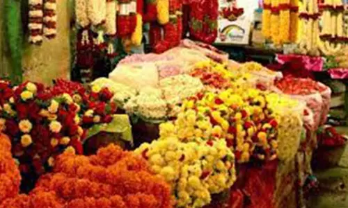 மார்கழி மாதத்தையொட்டி சேலத்தில் பூக்கள் விற்பனை அதிகரிப்பு