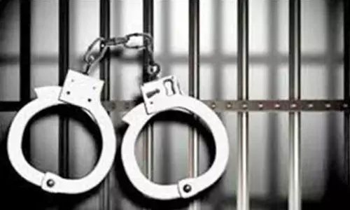 8 மாத ஆண் குழந்தையை வாங்கிய   கணவன்-மனைவி சிக்கினர்