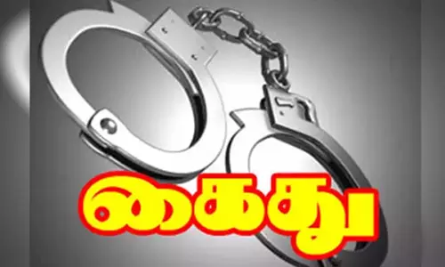 பூட்டிய வீட்டில் ரூ.2 லட்சம் பொருட்களை கொள்ளையடித்த 4 பேர் கைது