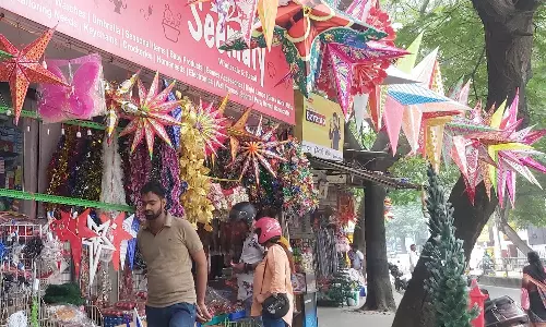 சென்னையில் கிறிஸ்துமஸ் ஸ்டார் அலங்கார பொருட்கள் விற்பனை தீவிரம்
