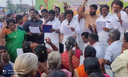 மீஞ்சூரில் அதிமுக சார்பில் கண்டன ஆர்ப்பாட்டம்