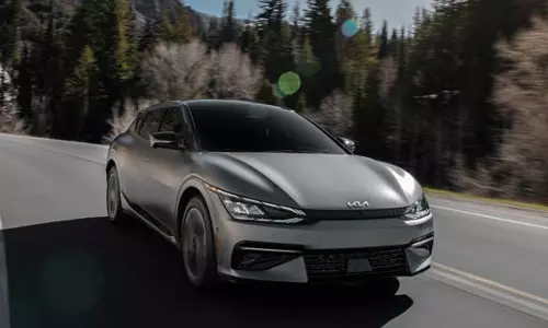 இந்தியாவில் 700 கிமீ ரேன்ஜ் வழங்கும் கியா எலெக்ட்ரிக் கார்
