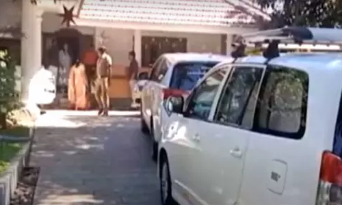 மலையாள சினிமா தயாரிப்பாளர்கள், நடிகர் பிரித்விராஜ் வீடுகளில் ஐ.டி. ரெய்டு- முக்கிய ஆவணங்கள் சிக்கியதாக தகவல்