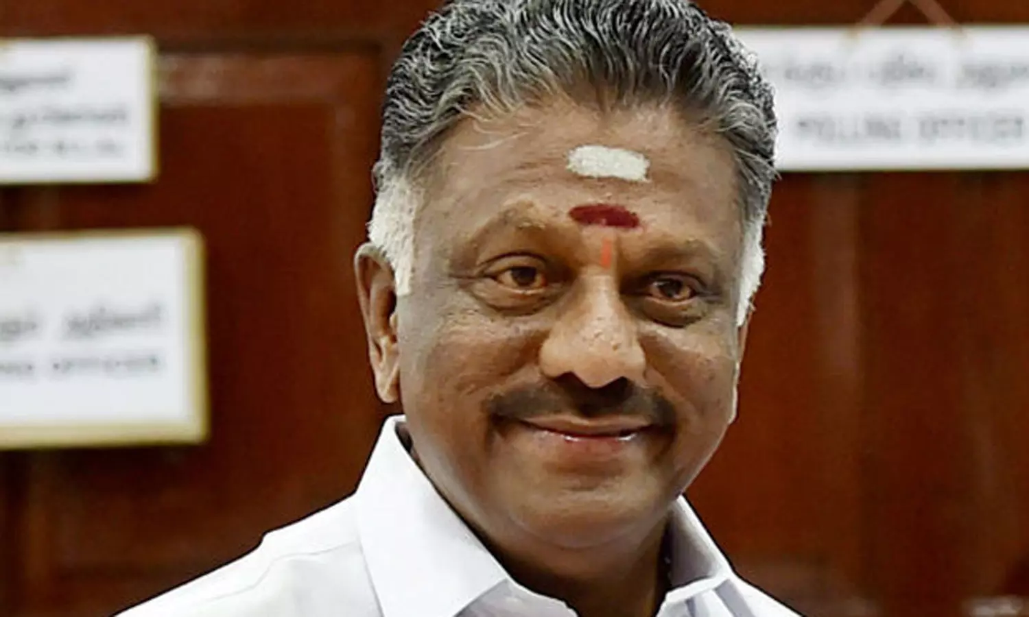 88 மாவட்ட செயலாளர்களுடன் 21-ந்தேதி ஆலோசனை: போட்டி பொதுக்குழுவுக்கு ஓ.பி.எஸ் ஏற்பாடு 88 மாவட்ட செயலாளர்களுடன் 21-ந்தேதி ஆலோசனை: போட்டி பொதுக்குழுவுக்கு ஓ.பி.எஸ் ஏற்பாடு