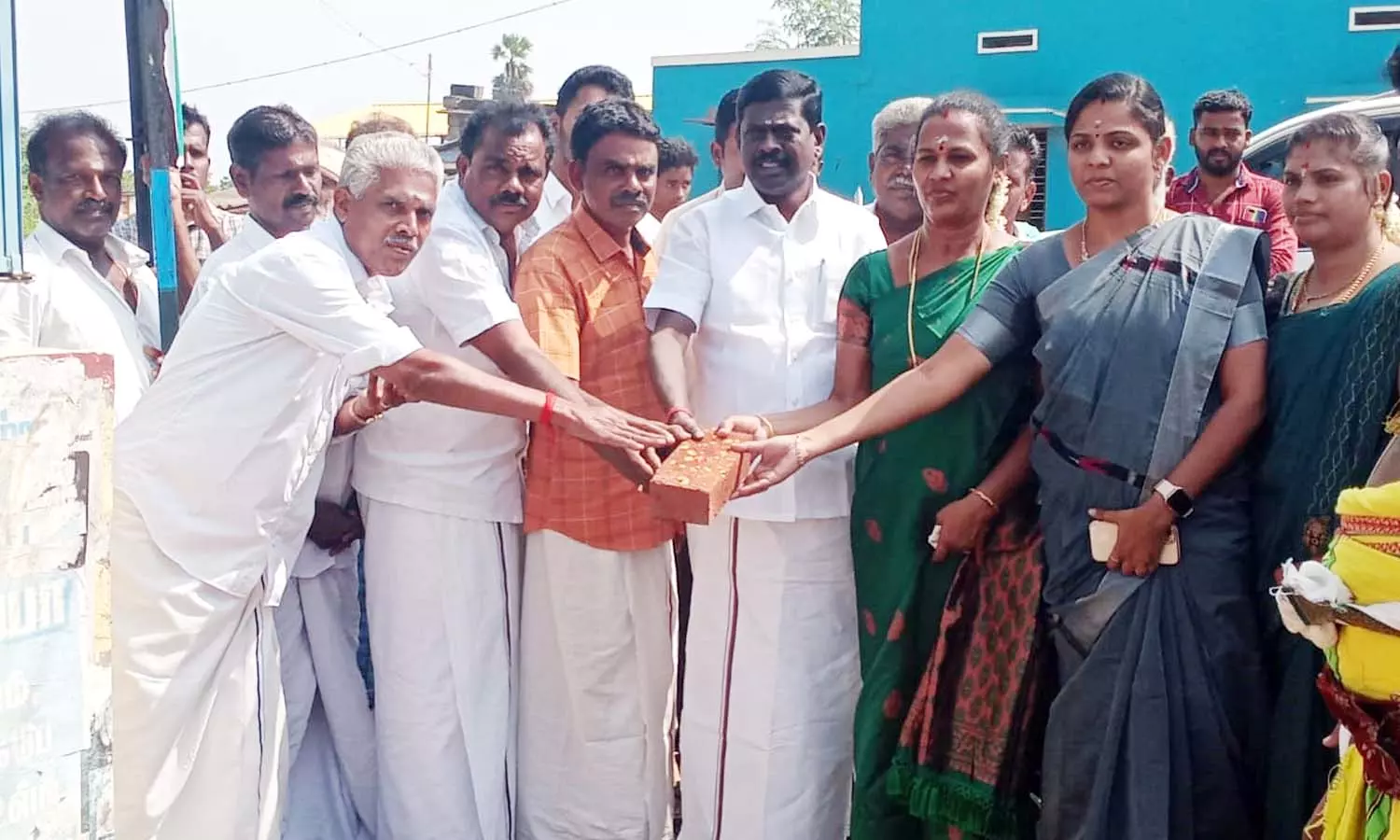 மருதம்புத்தூர், புதுப்பட்டி பஞ்சாயத்துகளில் ரூ.17.50 லட்சம் செலவில் திட்டப்பணிகள்- சிவபத்மநாதன் தொடங்கி வைத்தார்