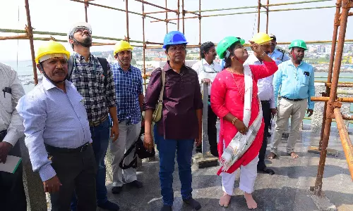 கன்னியாகுமரி திருவள்ளுவர் சிலையில் வல்லுனர் குழுவினர் ஆய்வு