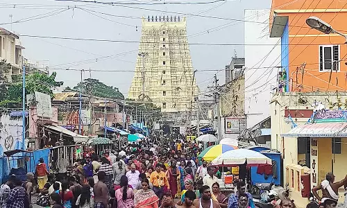 ஞாயிறு விடுமுறை- ராமேசுவரம் கோவிலில் திரண்ட ஐயப்ப பக்தர்கள்