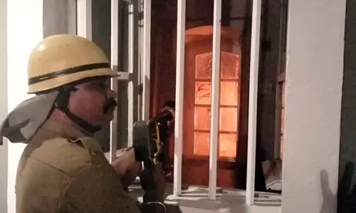 அரவிந்தர் ஆசிரமம் பள்ளியில் தீ விபத்து